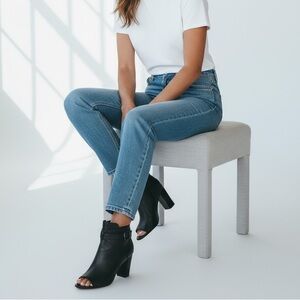 GIANNI BINI - STYLE:  VIKTORY - SIZE 7 - PEEP TOE BOOTIES SHOOTIES - BLACK S5‎